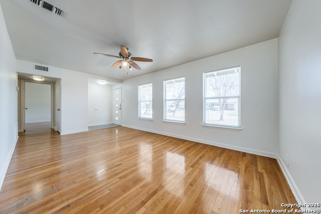 Image 4 of 15 For 415 Robinhood