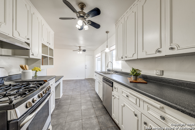 Image 8 of 15 For 415 Robinhood