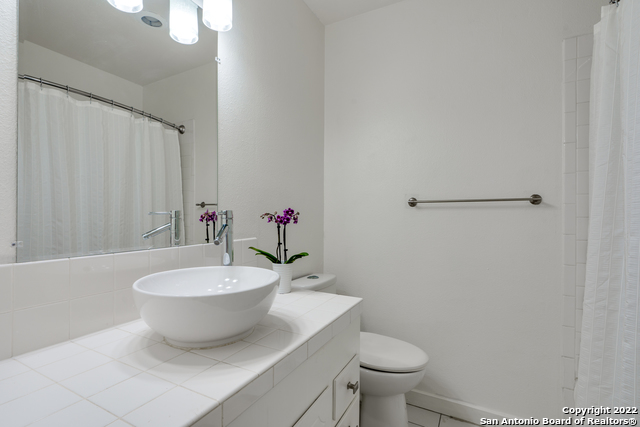 Image 14 of 14 For 7711 Broadway  27c