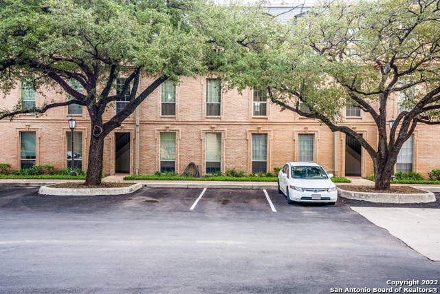 Image 2 of 14 For 7711 Broadway  27c