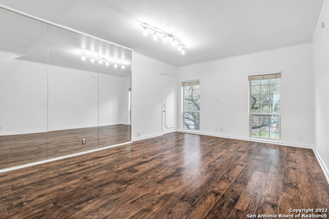 Image 5 of 14 For 7711 Broadway  27c