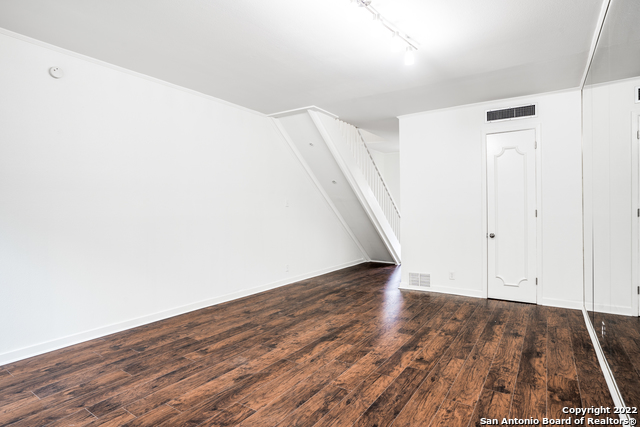 Image 6 of 14 For 7711 Broadway  27c