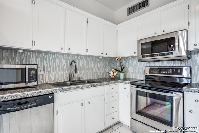 Image 7 of 14 For 7711 Broadway  27c