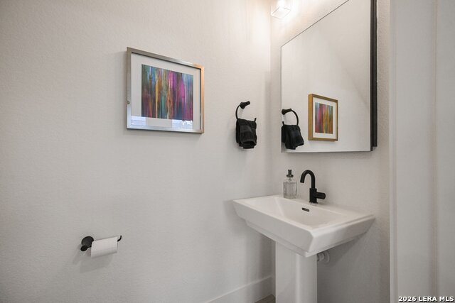 Image 19 of 31 For 719 Eleanor Ave  102