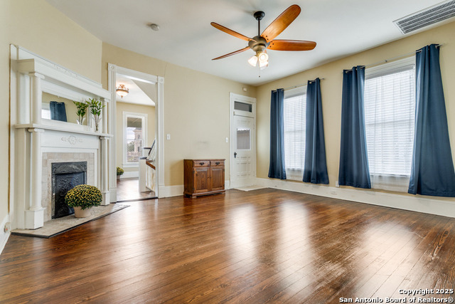 Image 17 of 33 For 305 Ashby Pl W