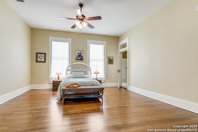 Image 20 of 33 For 305 Ashby Pl W