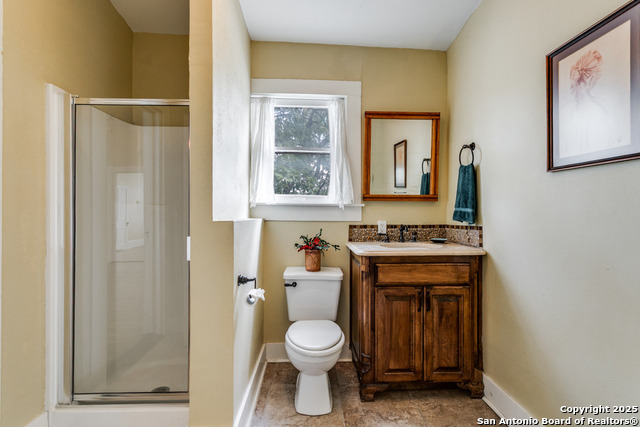 Image 22 of 33 For 305 Ashby Pl W