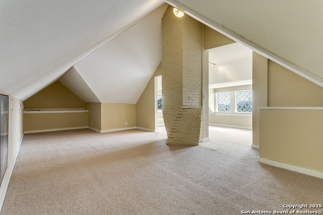 Image 23 of 33 For 305 Ashby Pl W