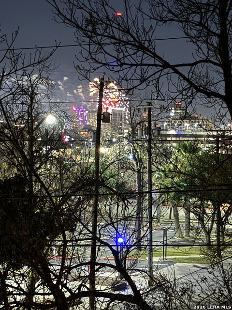 Image 3 of 33 For 305 Ashby Pl W