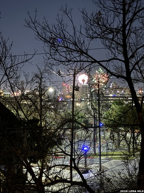 Image 31 of 33 For 305 Ashby Pl W