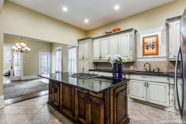 Image 9 of 33 For 305 Ashby Pl W