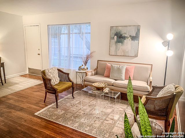 Image 3 of 10 For 902 Chevy Chase Dr  904