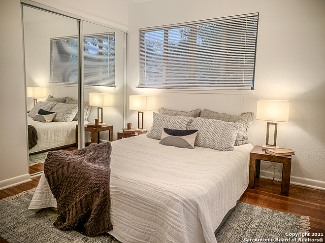 Image 6 of 10 For 902 Chevy Chase Dr  904