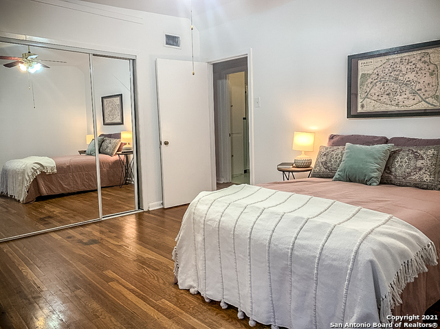 Image 7 of 10 For 902 Chevy Chase Dr  904