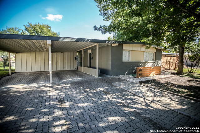 Image 9 of 10 For 902 Chevy Chase Dr  904