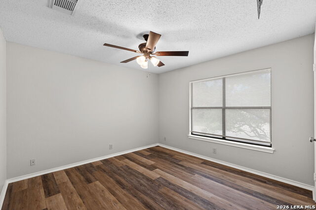 Image 9 of 15 For 2312 Newoak Park