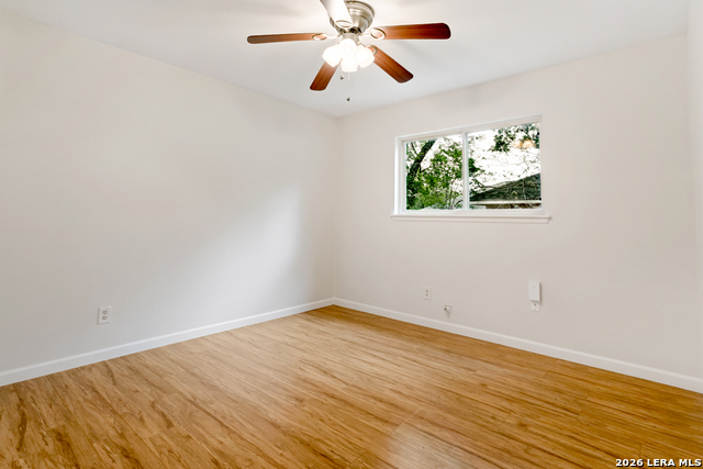 Image 24 of 33 For 10422 Severn Rd