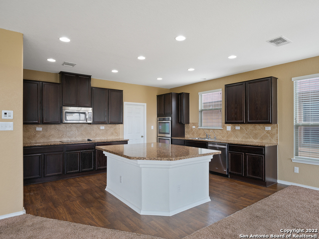 Listing photo id 8 for 127 Bass Ln  