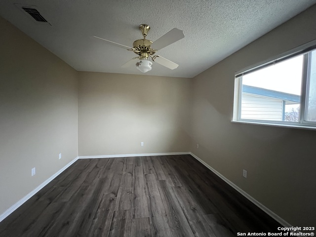 Image 23 of 51 For 119 Cedar Tree Ln