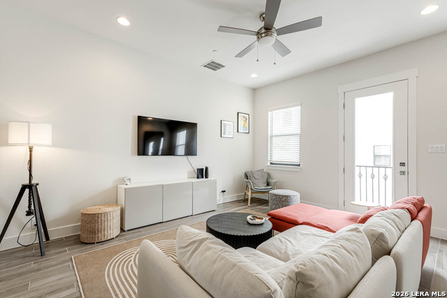 Image 13 of 40 For 144 Cherry St N