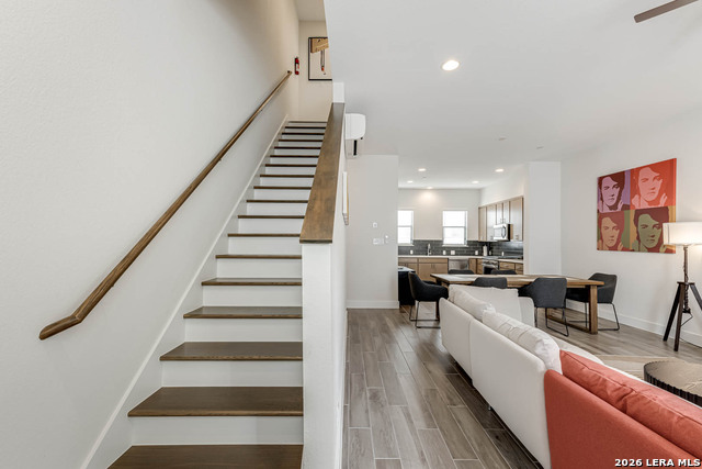 Image 20 of 40 For 144 Cherry St N