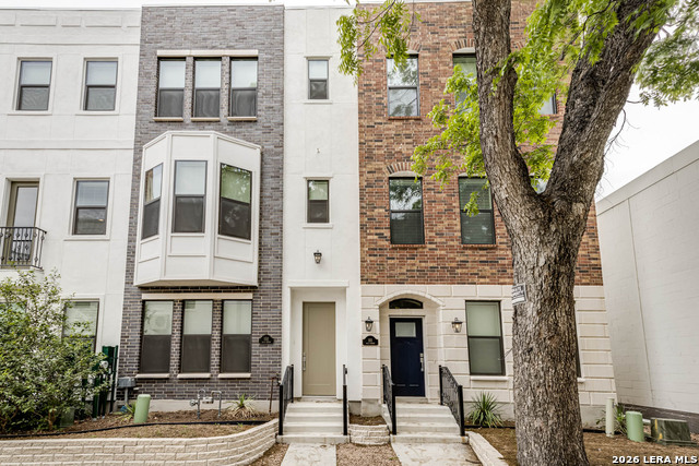 Image 4 of 40 For 144 Cherry St N