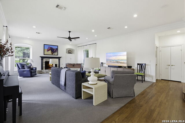 Image 28 of 42 For 2 Trophy Grn