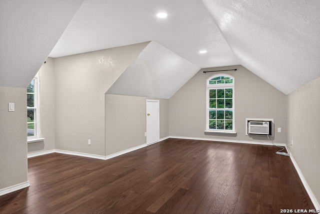 Image 43 of 65 For 204 Savannah Jon Blvd