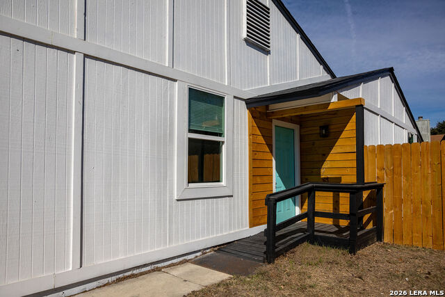 Image 17 of 28 For 6927 Oldham Dr