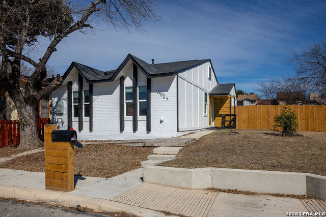 Image 18 of 28 For 6927 Oldham Dr