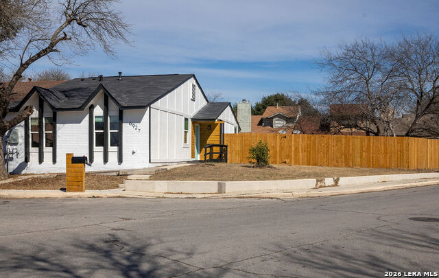 Image 20 of 28 For 6927 Oldham Dr