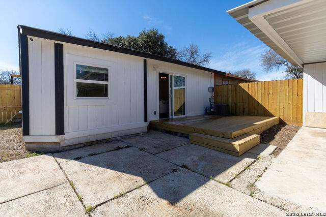 Image 24 of 28 For 6927 Oldham Dr