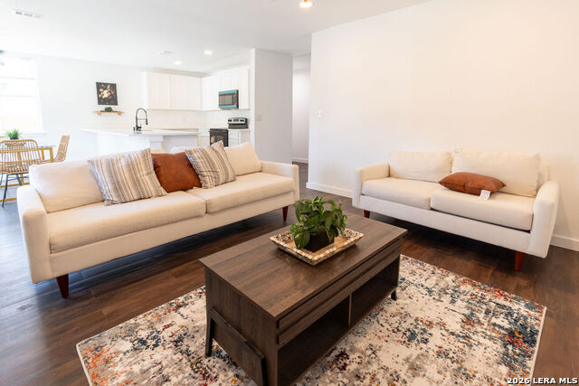 Image 3 of 28 For 6927 Oldham Dr