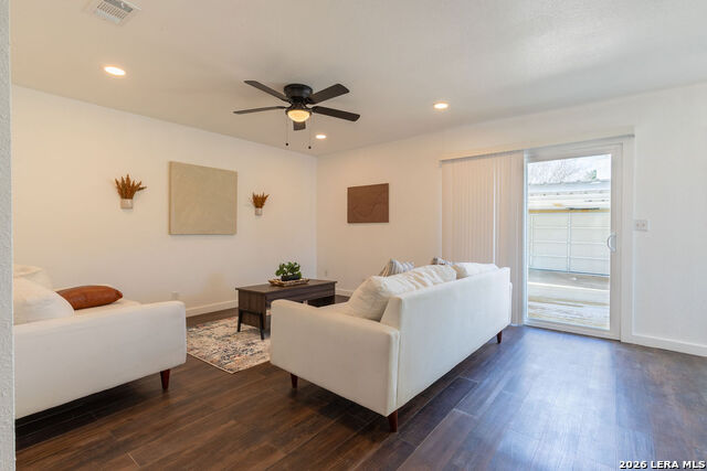 Image 4 of 28 For 6927 Oldham Dr