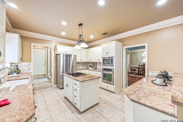 Image 18 of 63 For 35 Inwood Manor