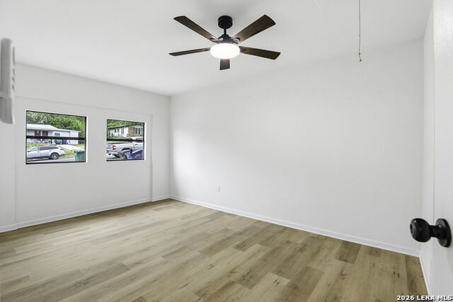 Image 17 of 29 For 227 Glenview W