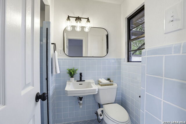 Image 20 of 29 For 227 Glenview W