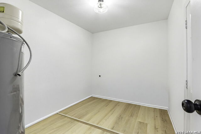 Image 23 of 29 For 227 Glenview W