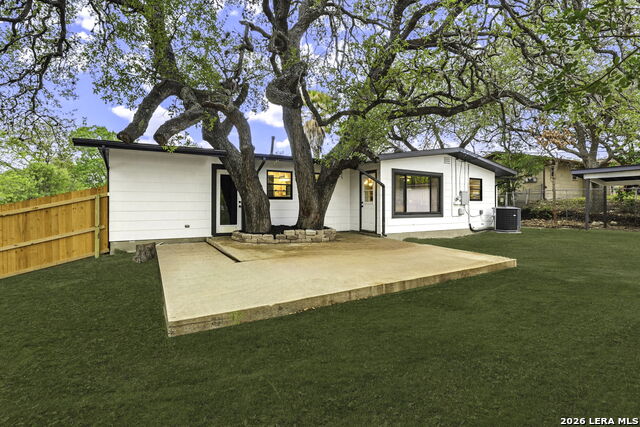 Image 24 of 29 For 227 Glenview W