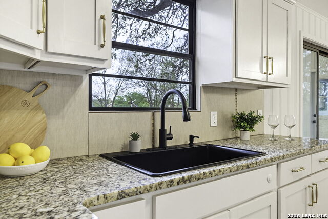 Image 8 of 29 For 227 Glenview W