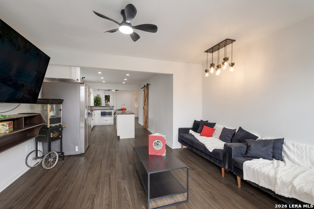 Image 8 of 21 For 1318 Edison Dr