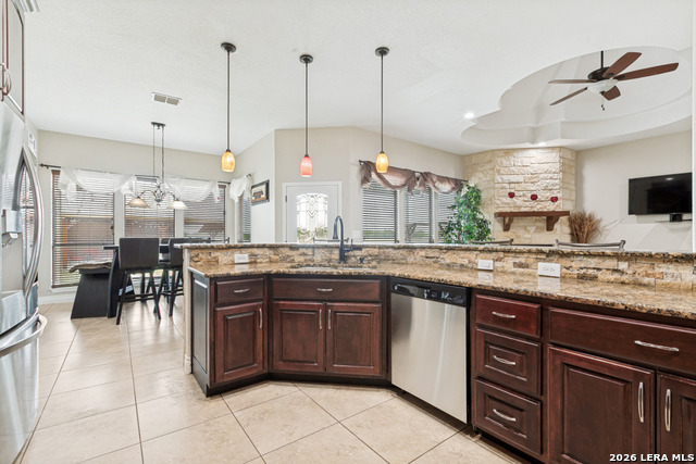 Image 9 of 27 For 18425 Kinney Rd