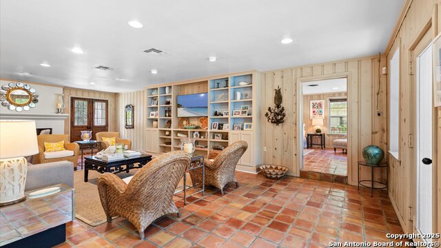 Image 7 of 43 For 2323 Terminal Loop