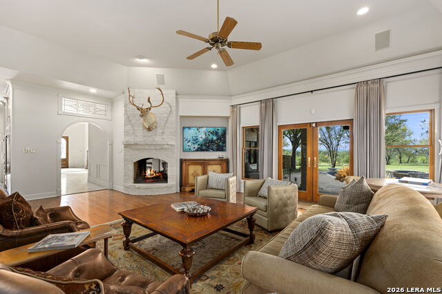 Listing photo id 12 for 608 Creek Rd N