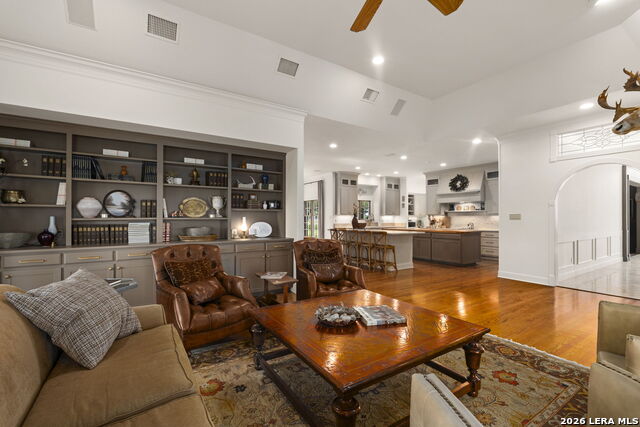 Listing photo id 15 for 608 Creek Rd N