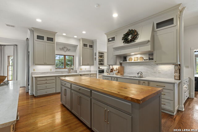 Listing photo id 25 for 608 Creek Rd N
