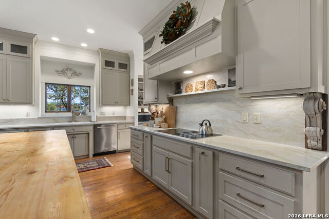 Listing photo id 26 for 608 Creek Rd N
