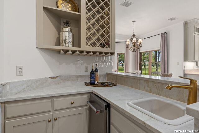 Listing photo id 31 for 608 Creek Rd N
