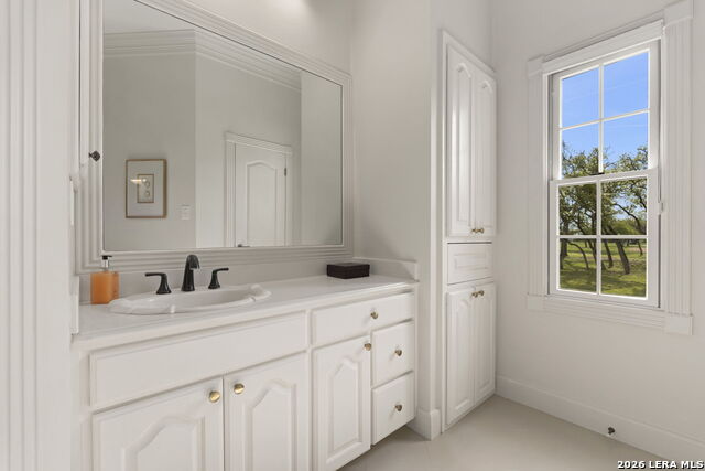 Listing photo id 41 for 608 Creek Rd N