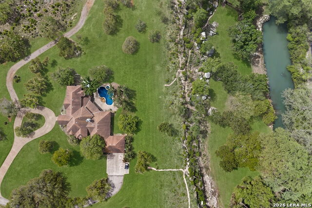 Listing photo id 3 for 608 Creek Rd N